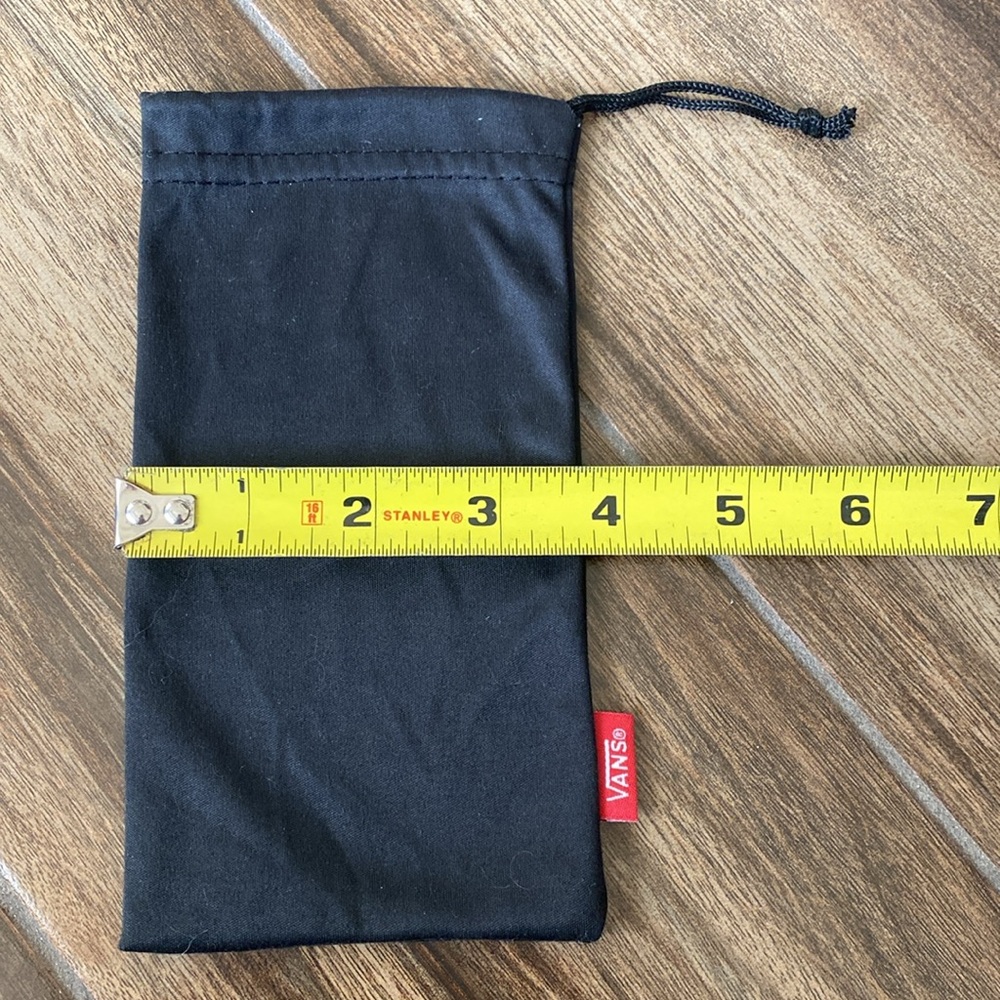 💋Vans unisex microfiber glass pouch with adjustable scrunch! - Picture 4 of 4